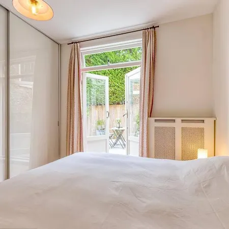 Apartment Location 2 Bedroom Groundfloor With Garden *