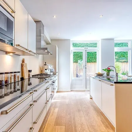 Apartment Location 2 Bedroom Groundfloor With Garden *